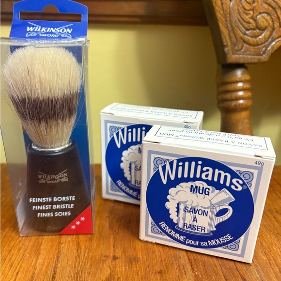 Shaving brush and two discontinued Williams shaving soaps - Picture 1 of 3